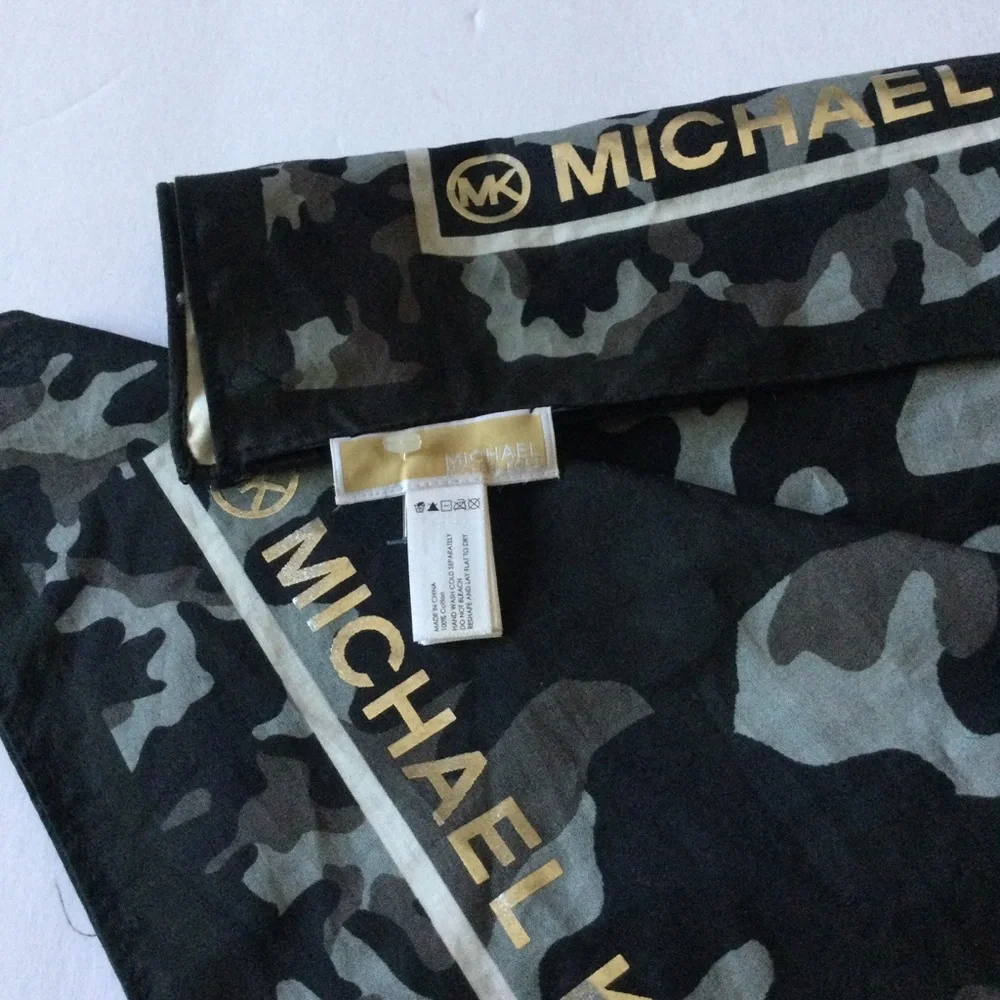 MICHAEL KORS COTTON SCARF/BANDANA BLACK AND GRAY CAMO PRINT WITH LOGO NWOT